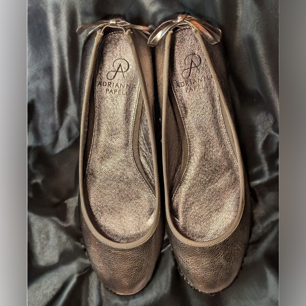 Adrienna Papell the Brianne Ballet Flat
Size 8
Metallic Gun Metal Bows